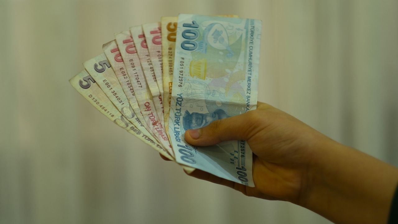 Emeklilerin kartlarına 1500 TL destek aktarıldı!